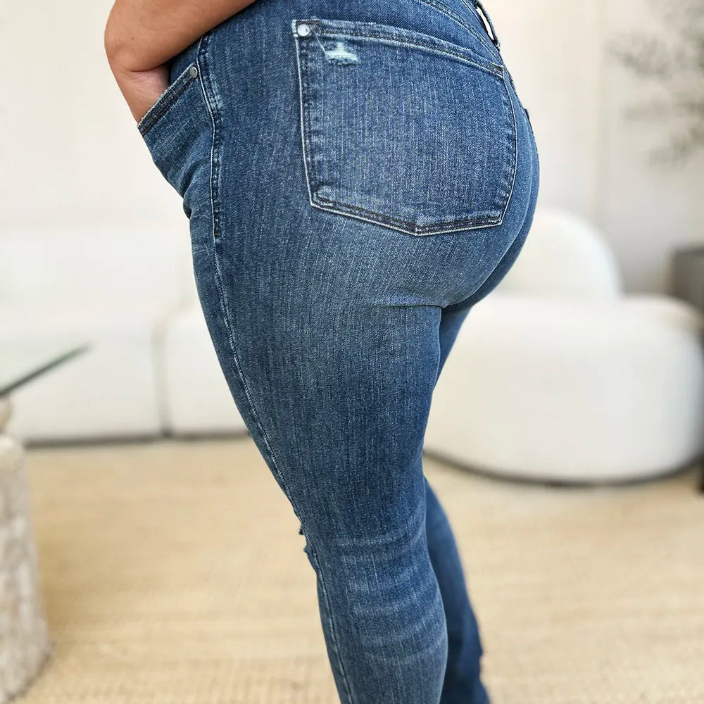 
                  
                    3ba6b87b-78e1-436d-82b0-c28a2484eb62-Max
                  
                